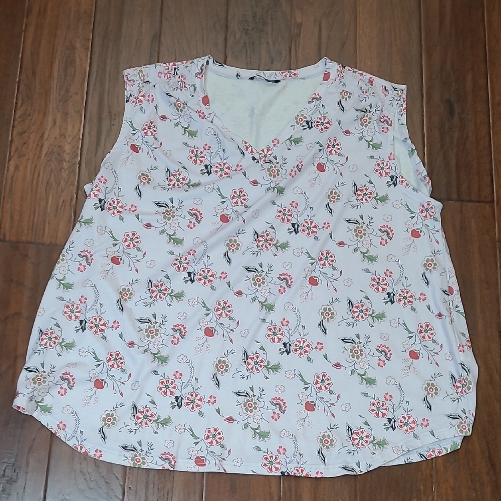 BloomChic Lilac Sleeveless Top with Floral Design size 26